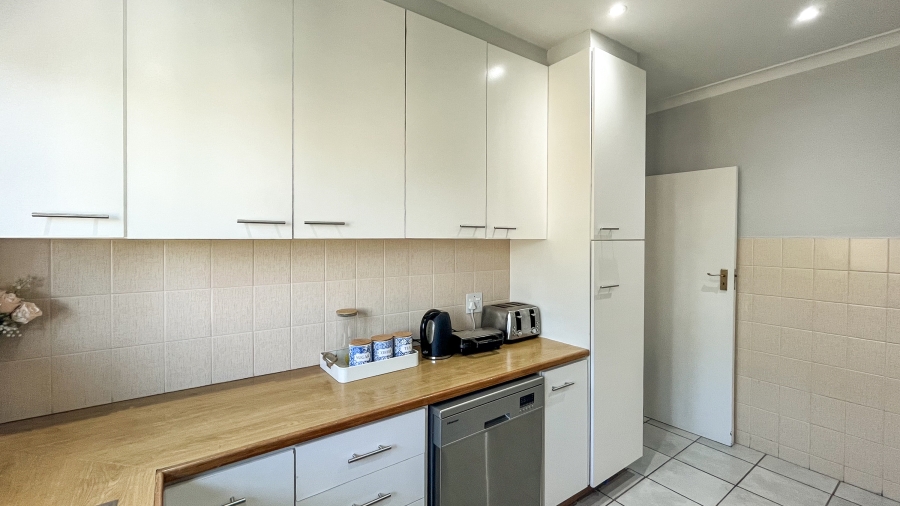 To Let 3 Bedroom Property for Rent in Wynberg Upper Western Cape